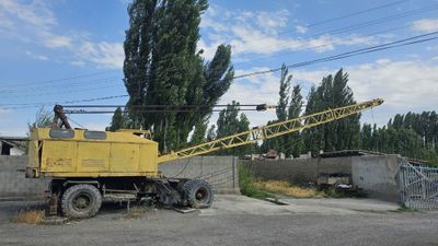 Avtokran sotiladi