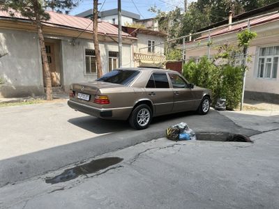 Mercedes-Benz W124 200D