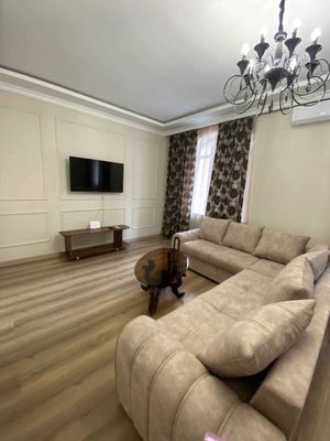 ул.Истикбол Пос.Франции 145 школа 2-комн 2/7 100 м² 2 с/у евроремонт