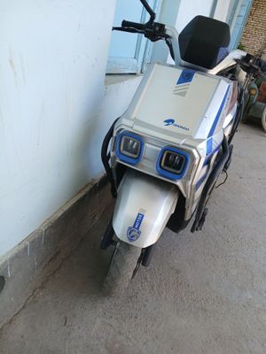 Skuter sotiladi..