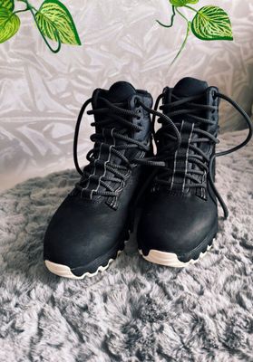 Продаются нубуковые ботинки TIMBERLAND EDGE BOOT WP ЧЕРНЫЕ. Новые. 37