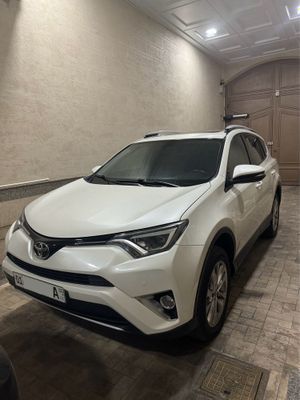 Toyota RAV4 2016 в отличном состоянии