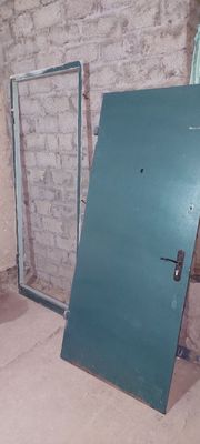 Продаю железную дверь
