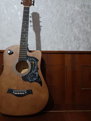 Akustik gitara (jigarang yogoch)