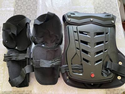 мотоэкипировка нагрудник и наколенники