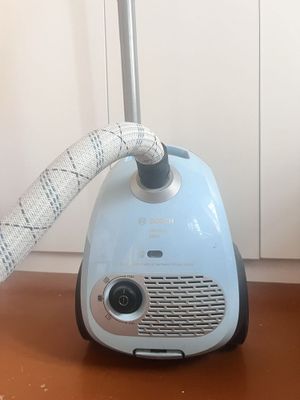 Продам пылесос Bosch в отличном полном рабочем состоянии.