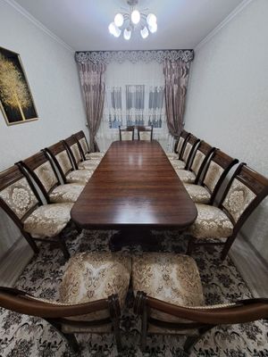 Продается большой стол( 3 м ; 1,20 м )