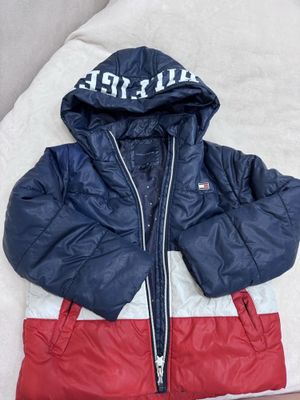 Куртки все в отличном состоянии oshkosh, champion, hilfiger. Шапка h&m
