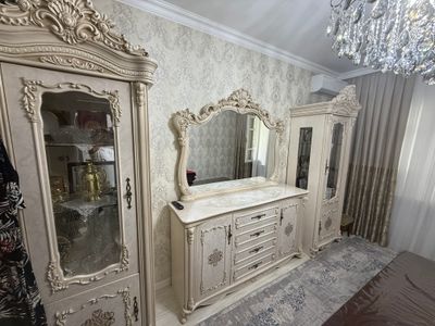 Ойнали комод ва 2 та панель
