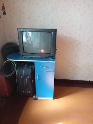 столик синего цвета