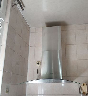 Срочно продаётся вытяжка в отличном состоянии