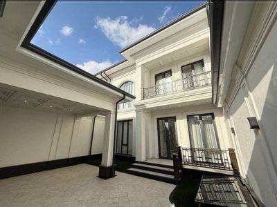 Центр Луначарского Участок: 3,2 сотки Площадь дома: 390 м², 3 уровня
