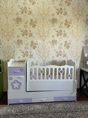 Детский кровать.