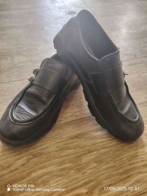 klassik oyoq kiyim