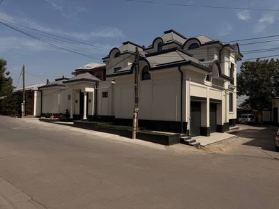 Мирзо Улугбек район Циолковская 3,7 сотих 7 комнат бассейном и сауной