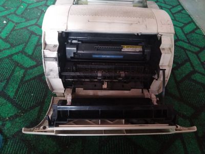 Printer Canon oq qora chiqaradi