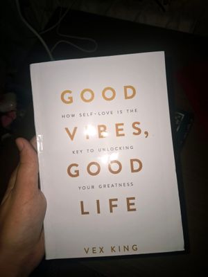 продаётся книга на английском языке