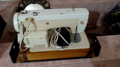 Швейная машинка чайка 142м