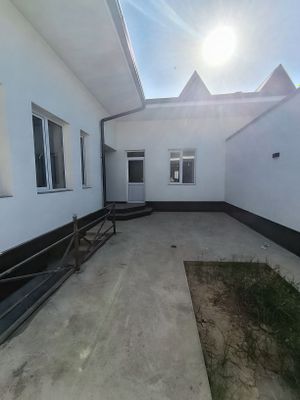 Yangi qurilgan xovli sotiladi