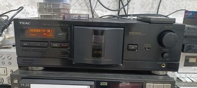 кассетная дека TEAC V-600.