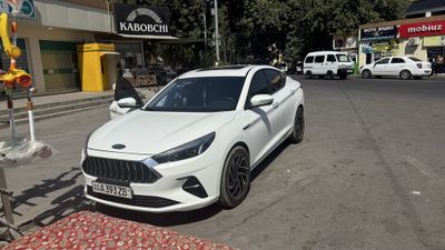 Продаётся JAC J7 2022
