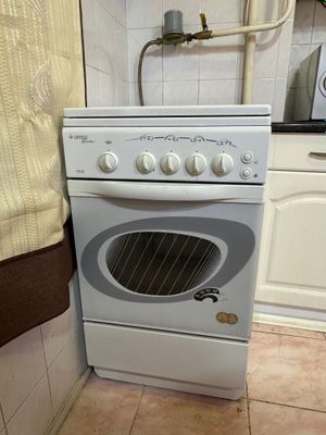 Газовая плита. В хорошем состоянии, цена не окончательная