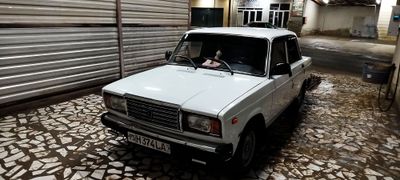 Vaz 2107 sotiladi