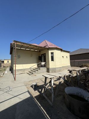 Срочно 2 этажлы жер жай сатылады.