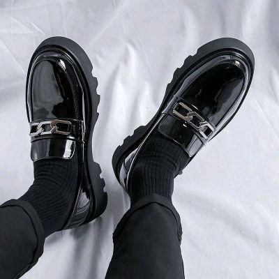 lakroniy oyoq kiyim sotiladi yangi kiyilmagan