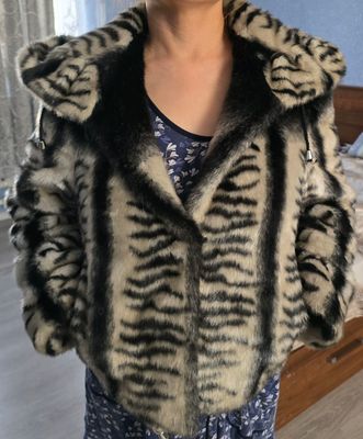 Шуба с капюшоном Fantastic Vitia For Women.