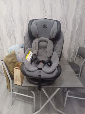 Продаётся фирменный автокресло