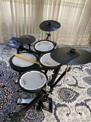 Roland TD 17 sotiladi Hammayogʻi ishlaydi holati ideal