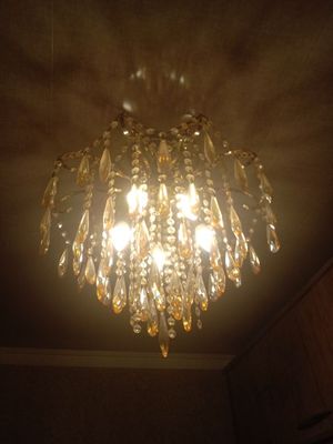Продам красивую люстру