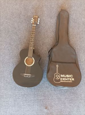 Gitara sotiladi akustik