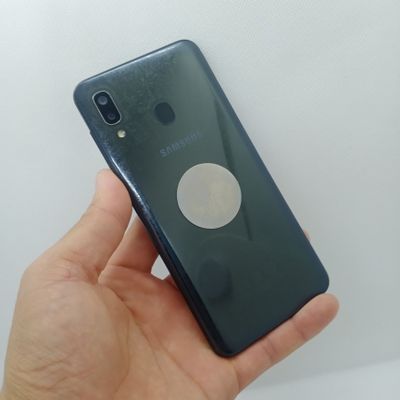 Samsung A20 srochna sotiladi