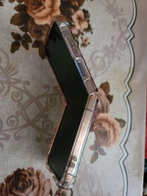 Samsung zflip 4 чапчаст