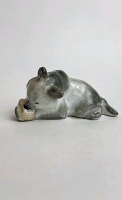 фарфоровая статуэтка Медведонок с сотами ЛФЗ
