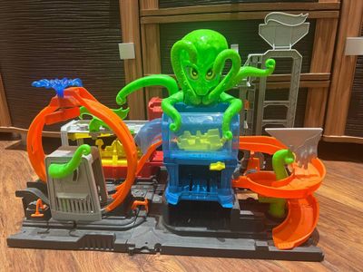 Трек Hot Wheels для машинок, меняющих цвет