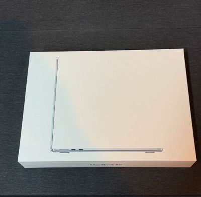 Macbook karopkadan ochilmagan srochno sotiladi