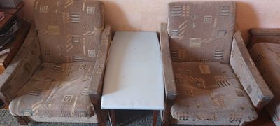 Продам не дорого ,диван с креслами и столиком
