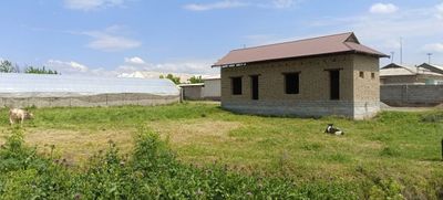 Uchastka 9 sotix 3 xonali uyi bor
