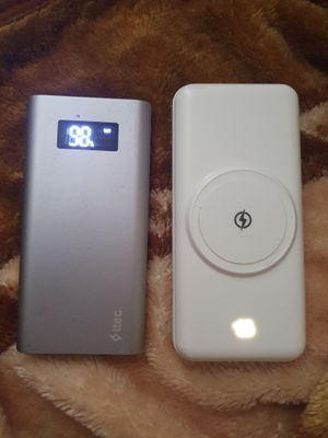 Продаю power bank 2 штуки.