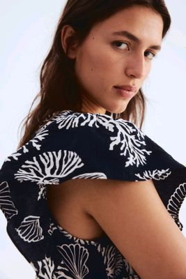 Платье H&M с кроссовым передом и принтом
