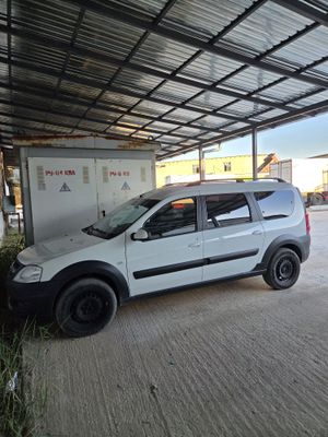 Lada largus cross (ларгус крос) sotiladi, oq rang 2019-yil, 200.000 km