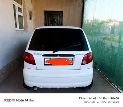 Matiz oq rang qraska tozo