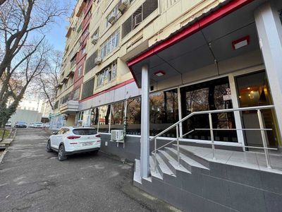 Сдается на ЦУМе, КОММЕРЧЕСКОЕ ПОМЕЩЕНИЕ 102 м2 + 10 м2.терраса.