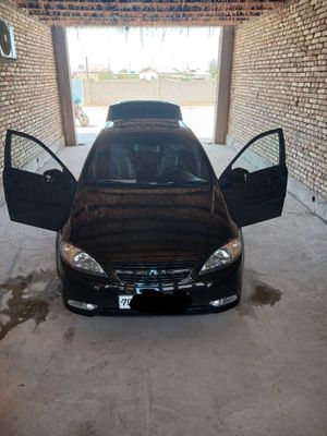 Chevrolet Gentra qora 1,5