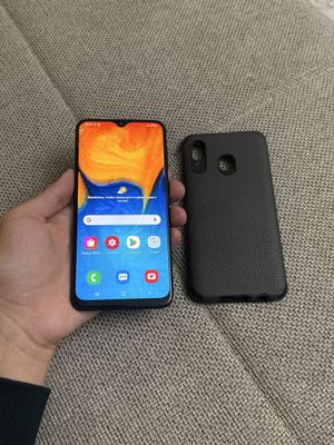 Samsung A20 32gb срочни сотилади