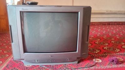 LG телевизор сотилади
