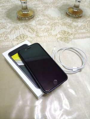 iphone se 2020 black 64 karopka dakument